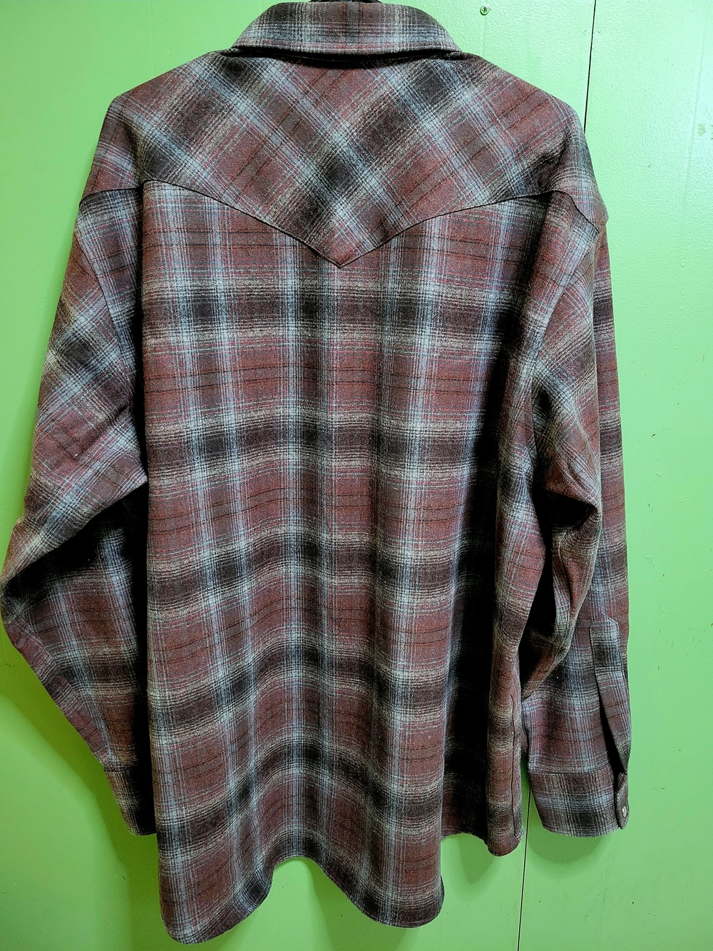 Pendleton Burgundy and Gray Plaid Western Button-Down Shirt 100% Virgin Wool - Picture 3 of 3